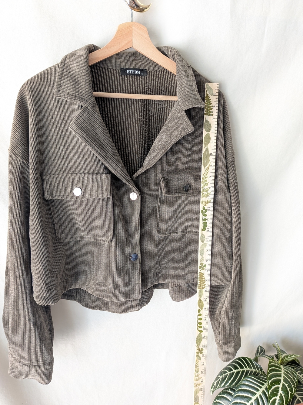 Soft ribbed Cropped Jacket in Taupe - Picture 8 of 8